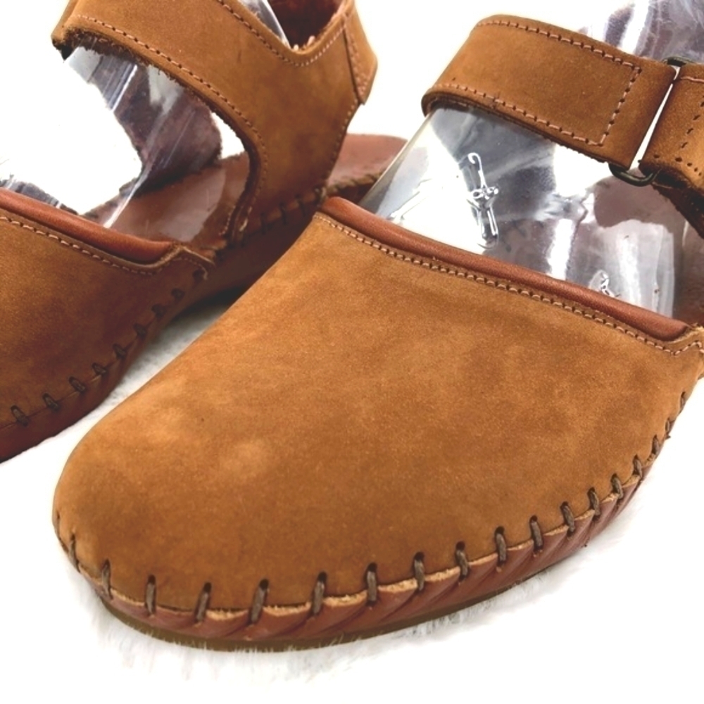 Natural Soul Women’s 8M Brown Leather Sandals with Hook Closure Cute Stitching - Picture 3 of 8